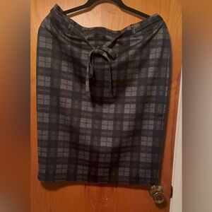 Elegant Black and Gray Plaid Pencil Skirt